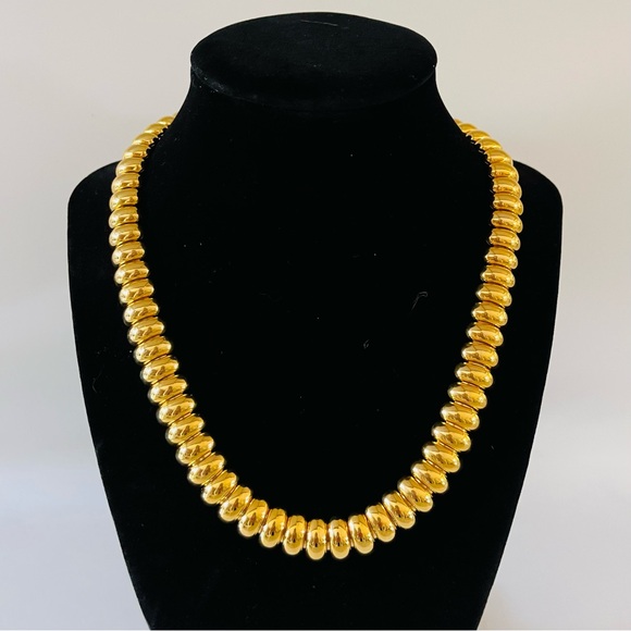 Vintage Avon Gold Tone Link Classic Necklace, 18” Marked AVON - Picture 9 of 13